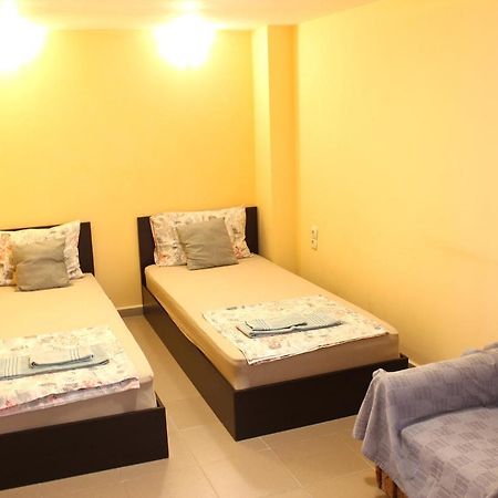 Къща за Гости Емили в Квартал Трошево Apartment Варна Екстериор снимка