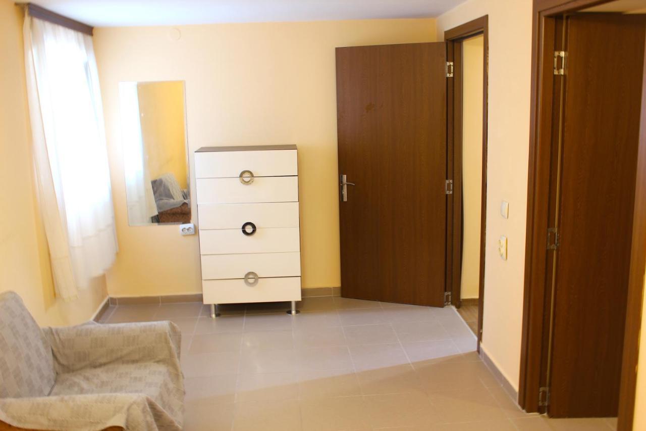 Къща за Гости Емили в Квартал Трошево Apartment Варна Екстериор снимка