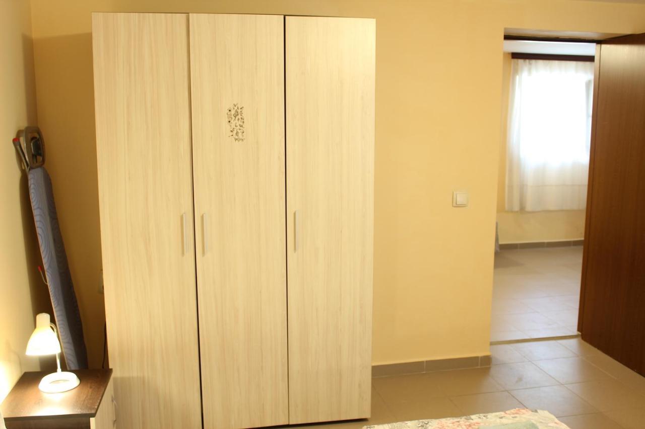 Къща за Гости Емили в Квартал Трошево Apartment Варна Екстериор снимка