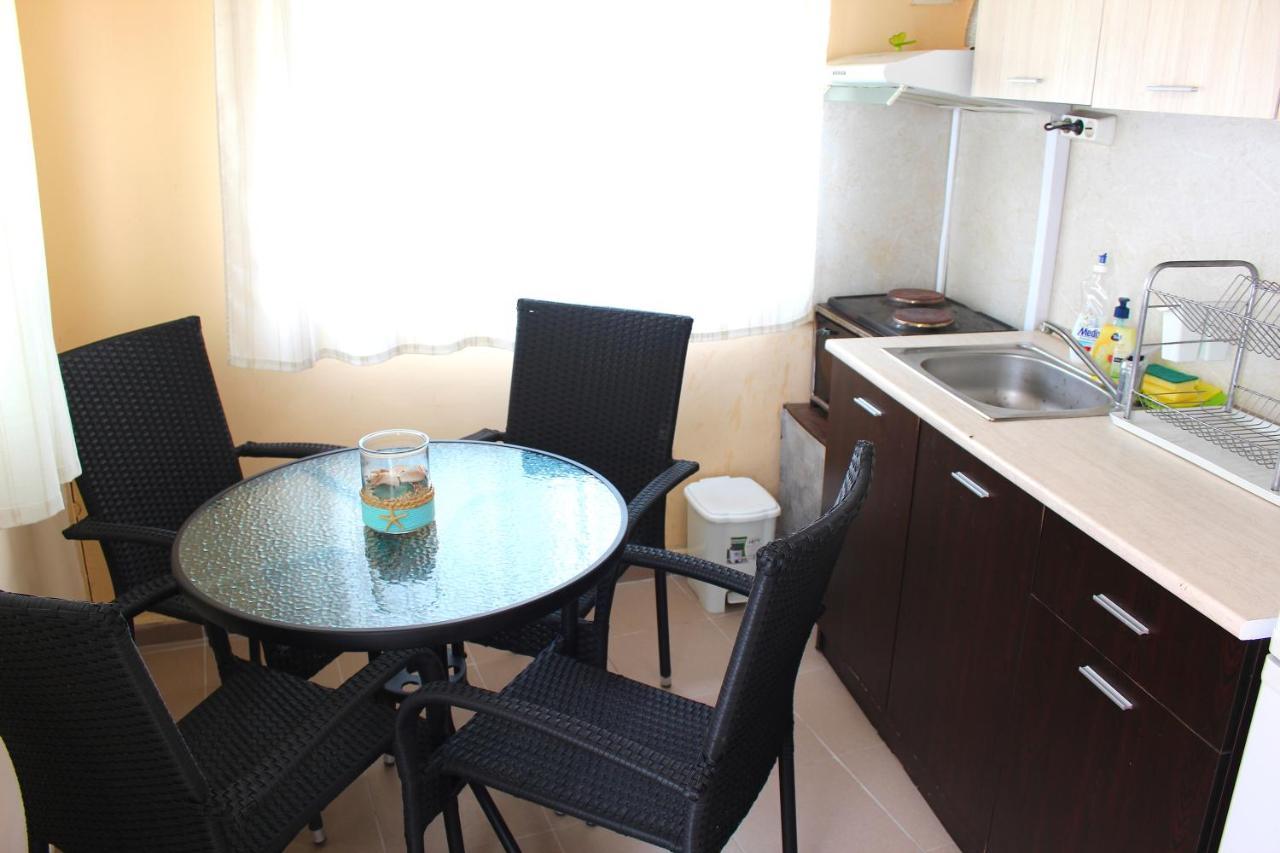Къща за Гости Емили в Квартал Трошево Apartment Варна Екстериор снимка